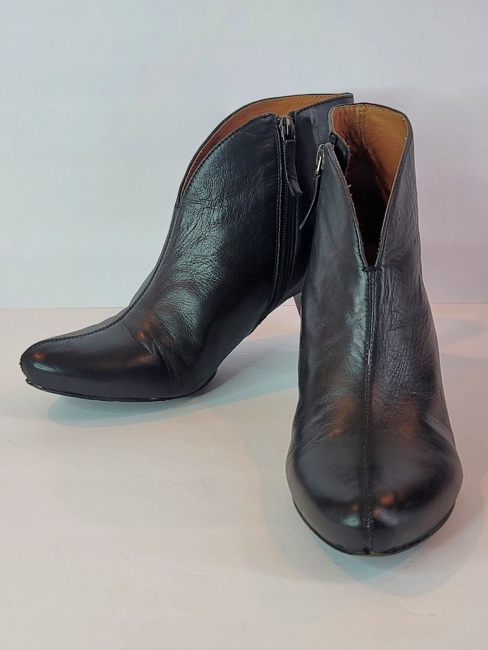 GENTLE SOULS by Kenneth Cole Black Leather Ankle Booties in Womens Size US 8-1/2